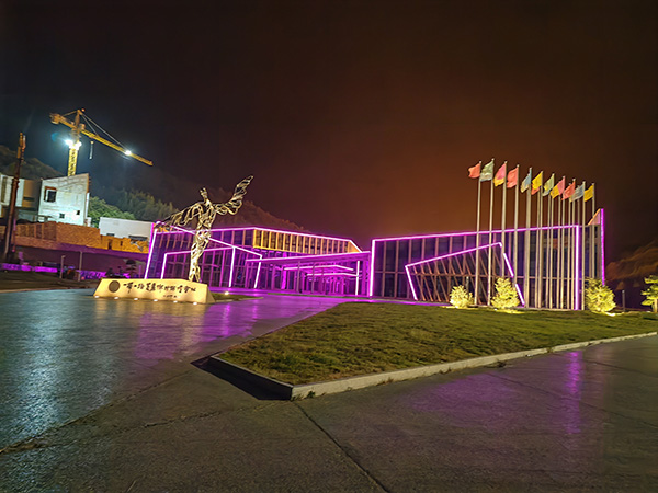 城市亮化是现代城市建设的重要组成部分,它不仅可以美化城市的夜景,还能提升城市的整体形象。随着科技的不断进步,城市亮化也得到了更多的关注和创新。本文将介绍一些关于城市亮化的创意和技术,帮助读者了解城市亮化的重要性以及如何进行西峰城市亮化的规划和实施。 城市亮化是现代城市建设的重要组成部分,它不仅可以美化城市的夜景,还能提升城市的整体形象。随着科技的不断进步,城市亮化也得到了更多的关注和创新。本文将介绍一些关于城市亮化的创意和技术,帮助读者了解西峰城市亮化的重要性以及如何进行西峰城市亮化的规划和实施。