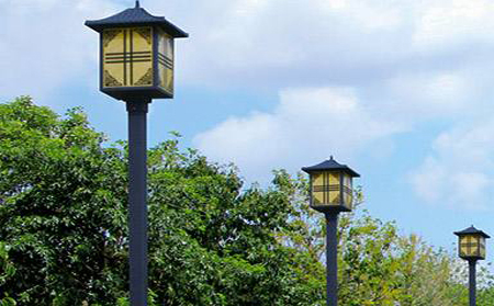 太阳能西峰庭院灯怎么选亮度与续航更耐用